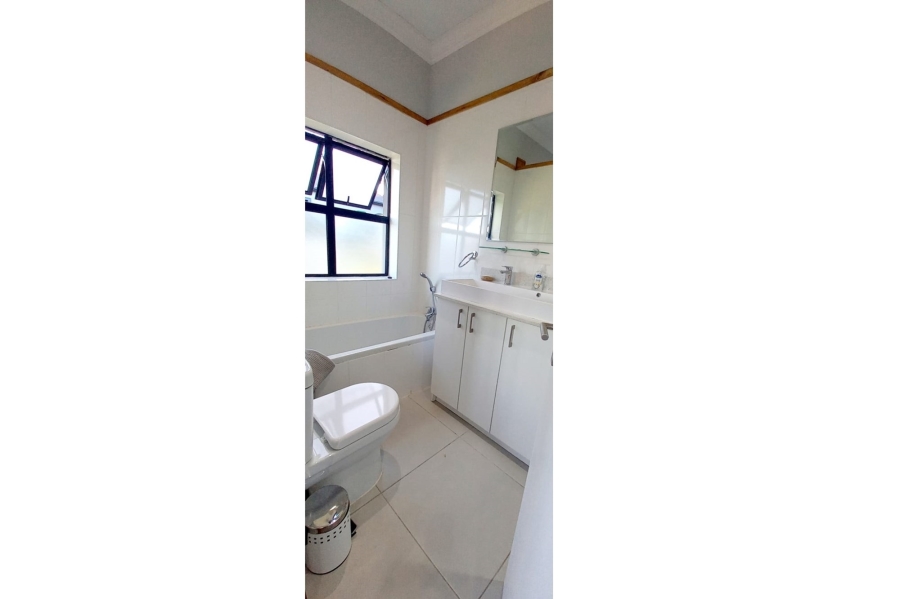 To Let 4 Bedroom Property for Rent in Westhill Western Cape